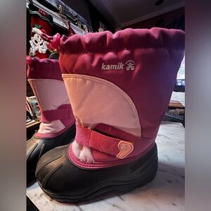 Kamik water bug waterproof snow boots. Size 4-excellent used condition.
